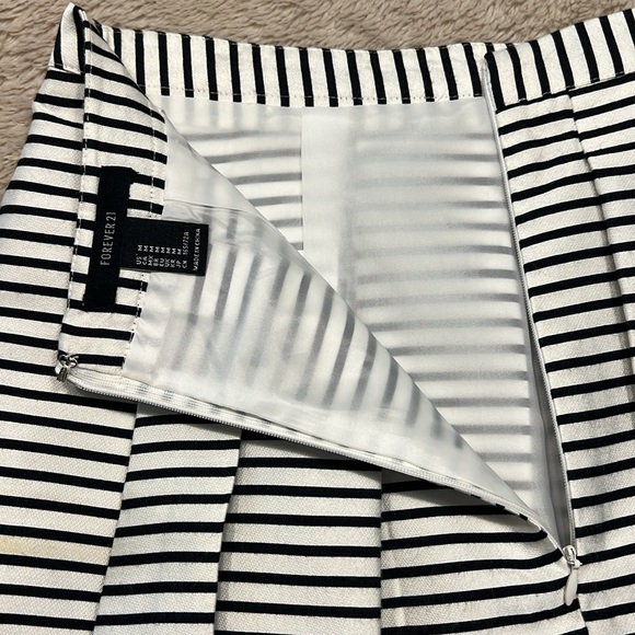 🚨SOLD🚨FOREVER 21 A-Line Skirt - Picture 7 of 9